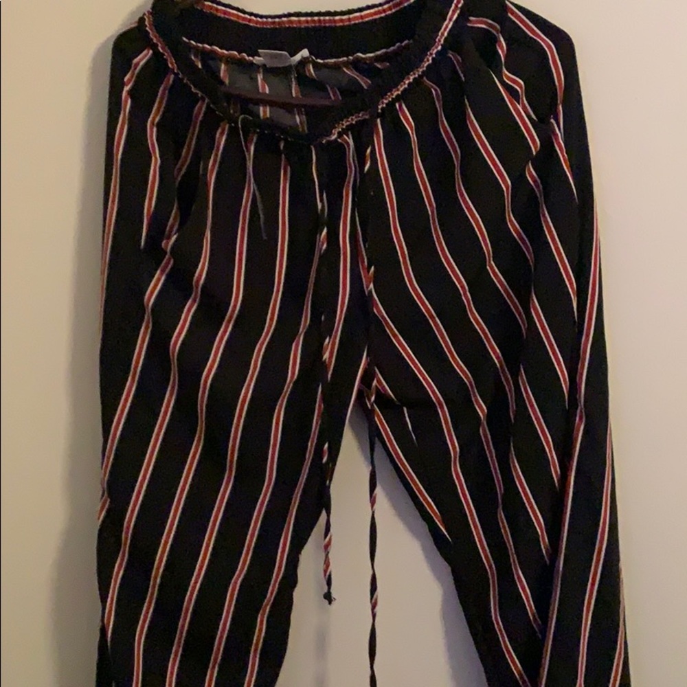 Women’s pants with opening on sides